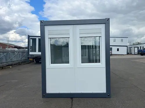Contenedor Oficina Portátil con Ventanas Panorámicas ( Ref: C3301 )