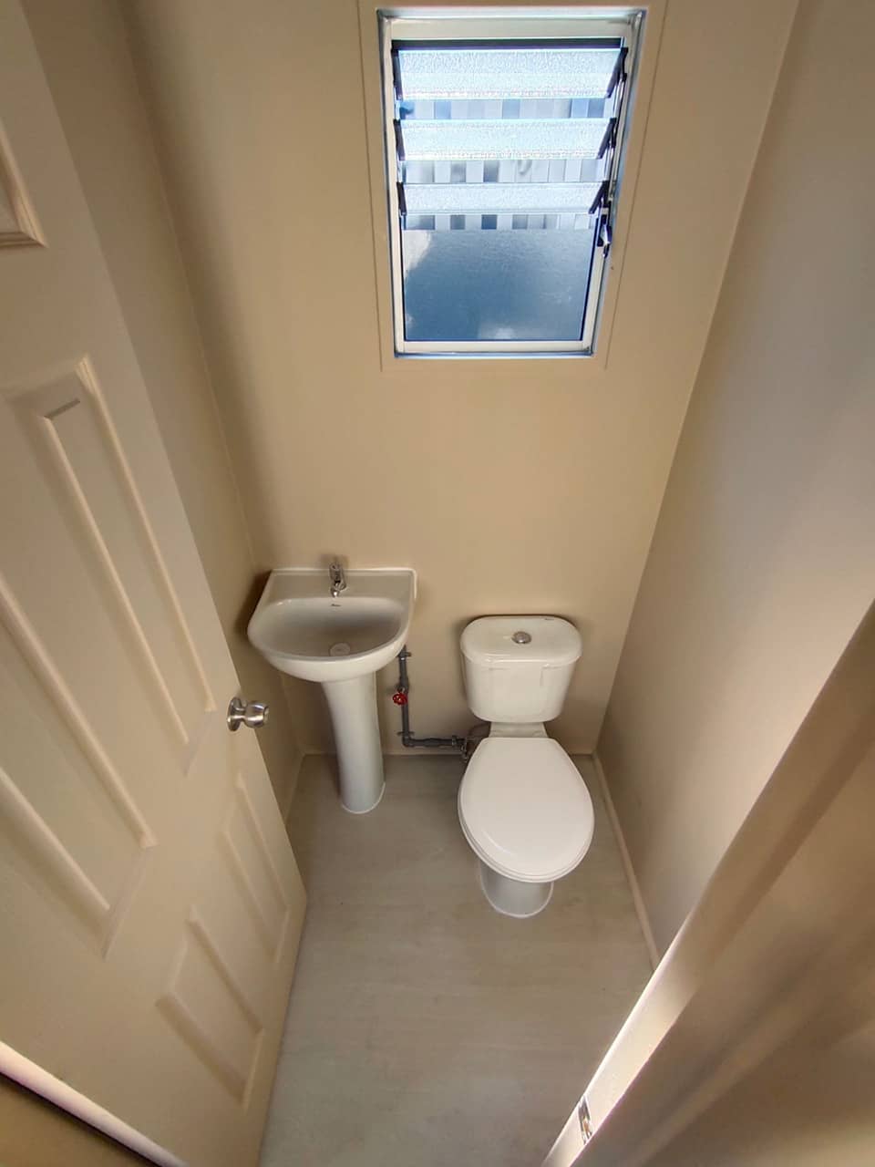 Contenedor Oficina con baño 20 pies. ( Ref: 1101 )