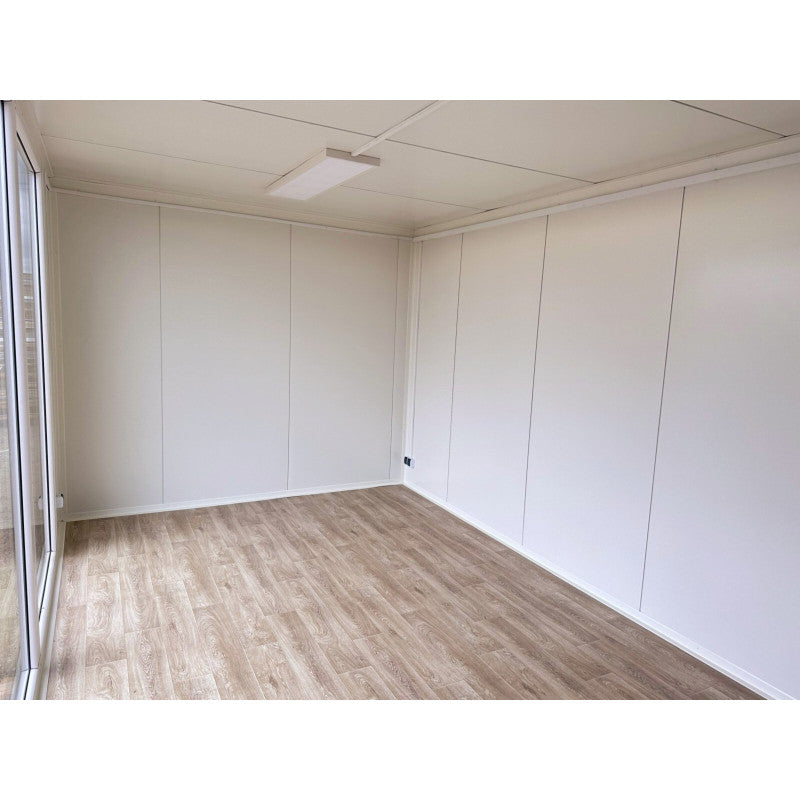Contenedor elevado 7x3 m grandes vitrinas / Aire acondicionado / Bano ( Ref: 5905 )
