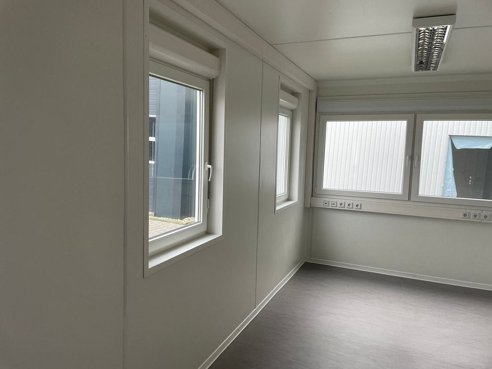 Contenedor oficina de 6,75 × 2,42 M ( Ref: 2350 )